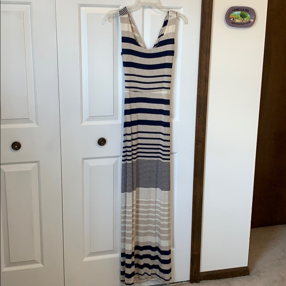 Fitted stripped maxi dress with open back detail
